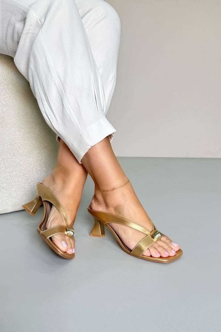 Tamanco Tira Peça Concha 7 cm_3398- Ouro - CATALOGO DE MODELOS