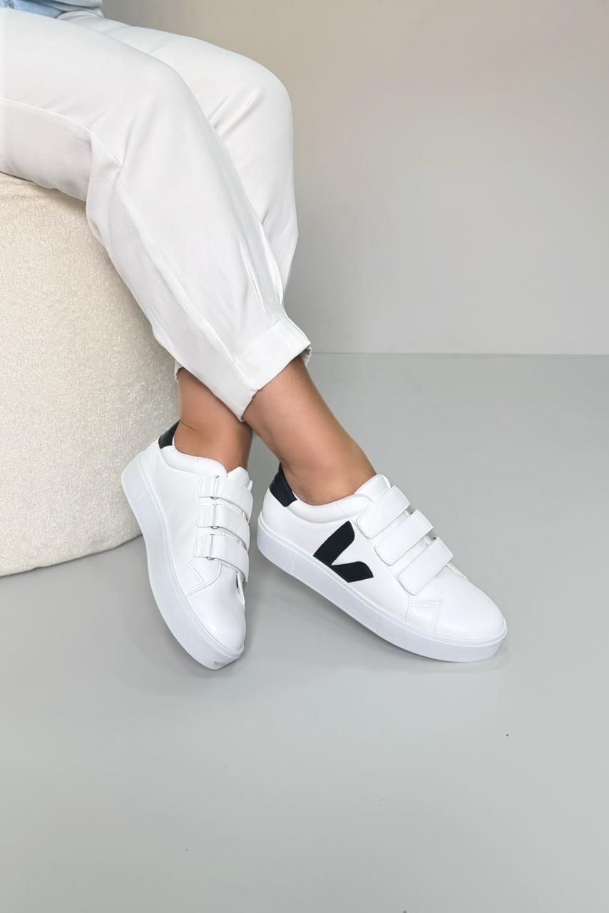 Tênis Detalhe V Mega Confortável_3464- Branco/Pret... - CATALOGO DE MODELOS