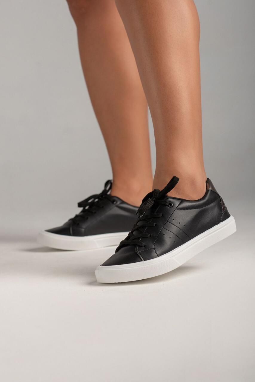 TÊNIS BÁSICO FURO LATERAL_1845 - PRETO - CATALOGO DE MODELOS
