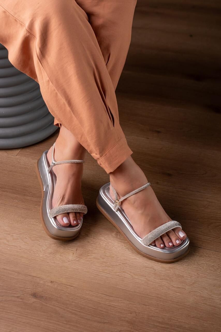 SANDÁLIA FLAT TIRAS GROSSA STRASS_2064 - PRATA - CATALOGO DE MODELOS