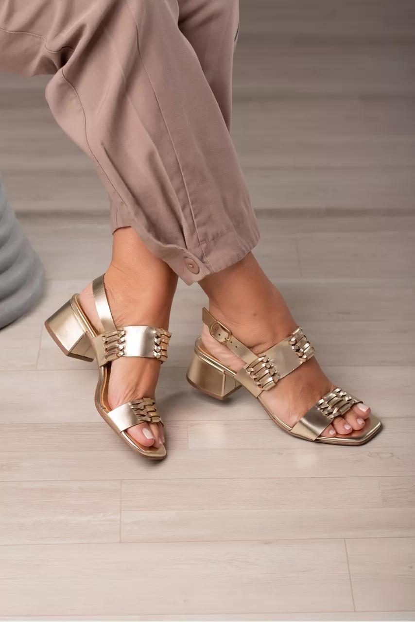 Sandália Detalhes a Laser 5cm_439- Ouro - CATALOGO DE MODELOS