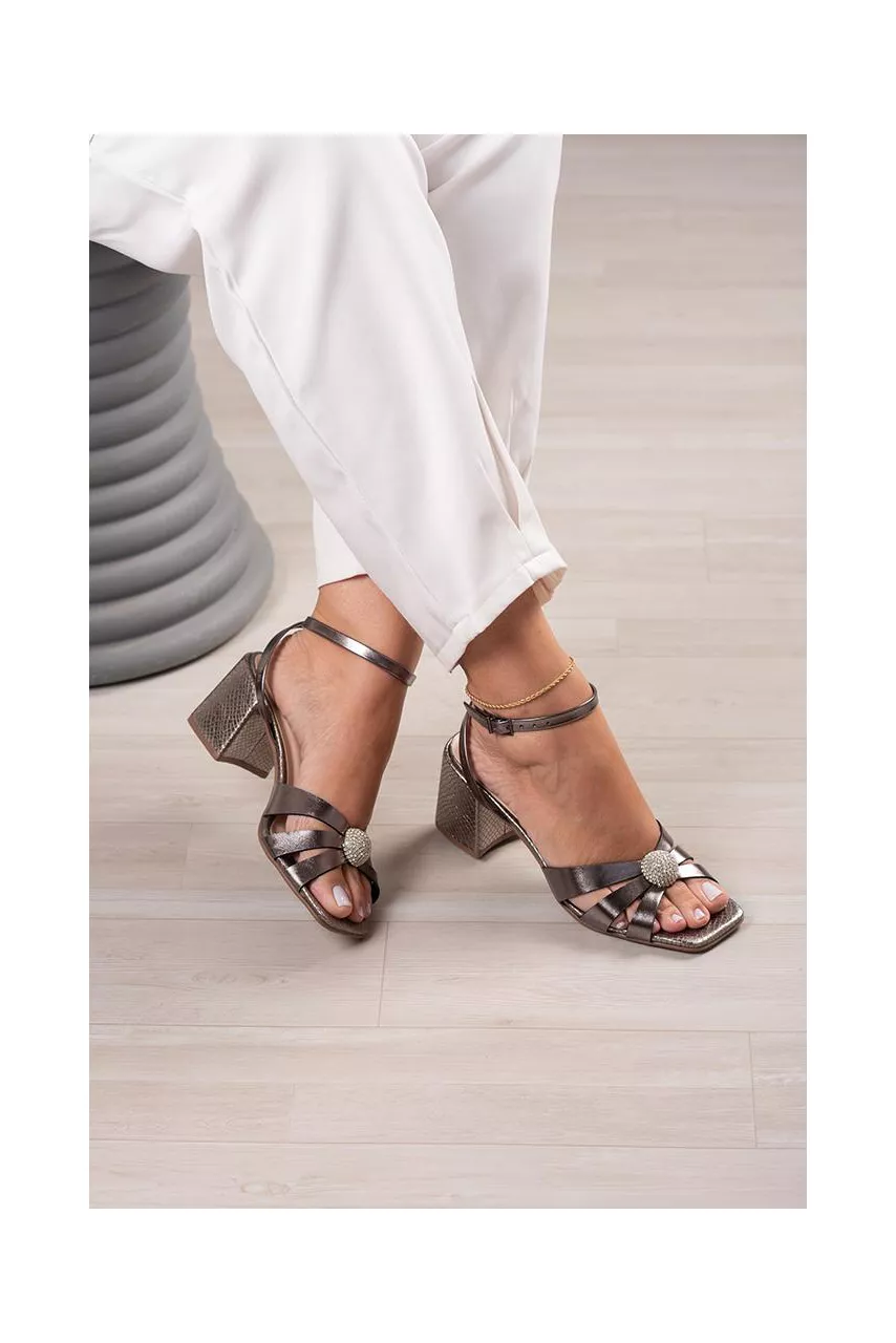 Sandália Croco Detalhe Botão Strass FESTA 7 cm_524... - CATALOGO DE MODELOS