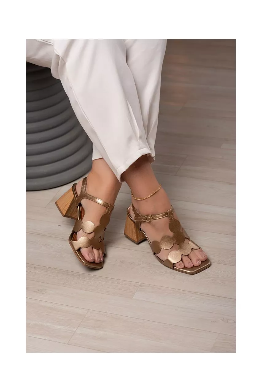 Sandália Salto Madeira Corte Laser_599- Bronze - CATALOGO DE MODELOS
