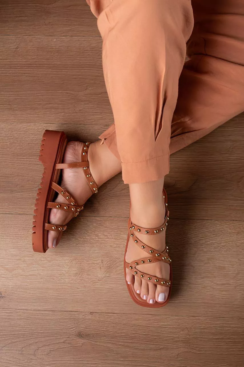 SANDÁLIA FLAT APLICAÇÃO BOLAS_2095 - CARAMELO - CATALOGO DE MODELOS