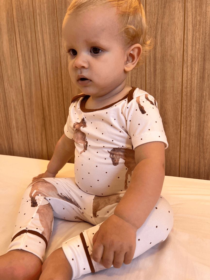 Pijama Body Bebê Curto Com Calça Cavalos Cavalos - TUTTI AMI