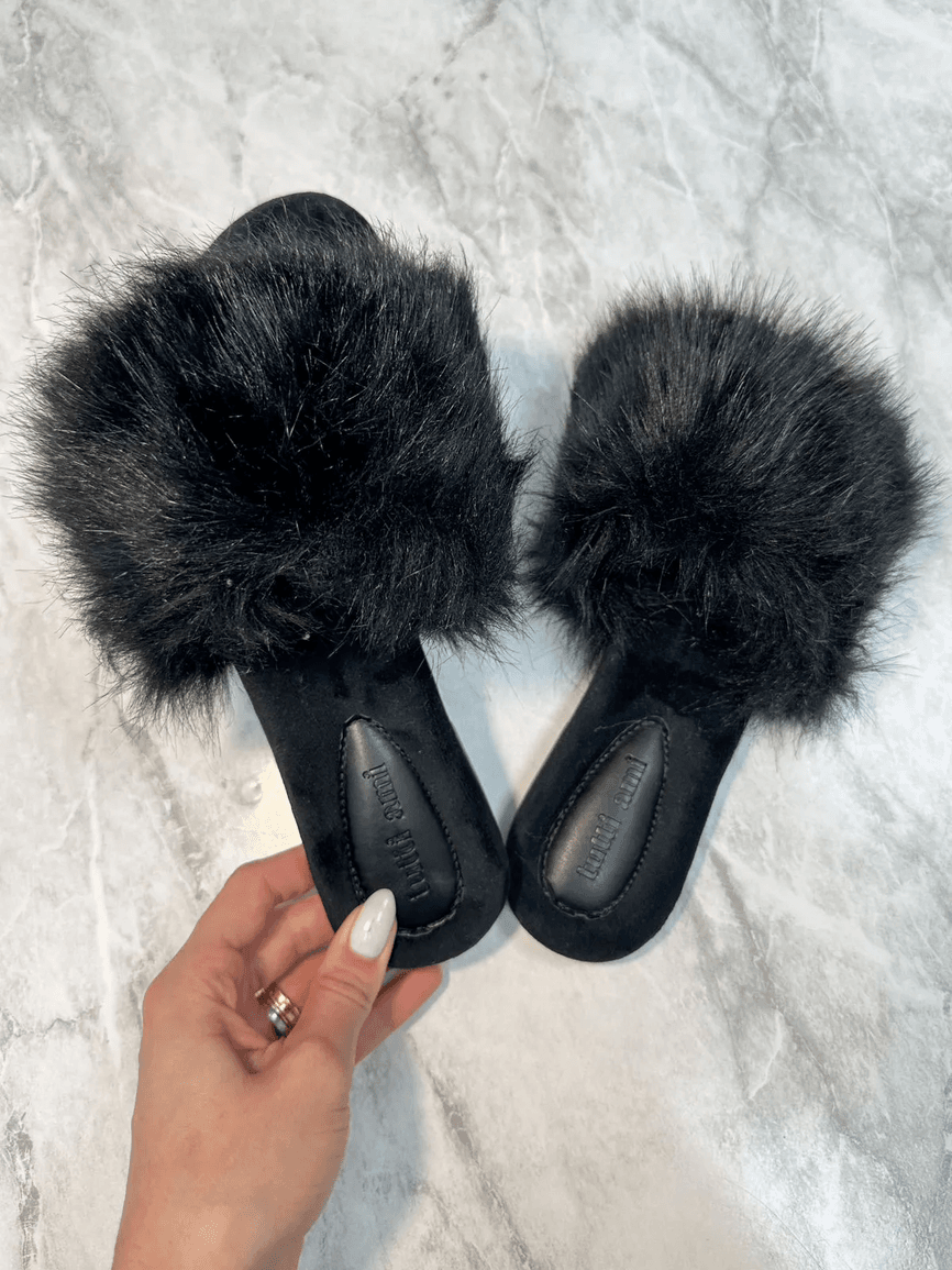 Chinelo Pantufa Plush Com Pelos Mari Preto - TUTTI AMI