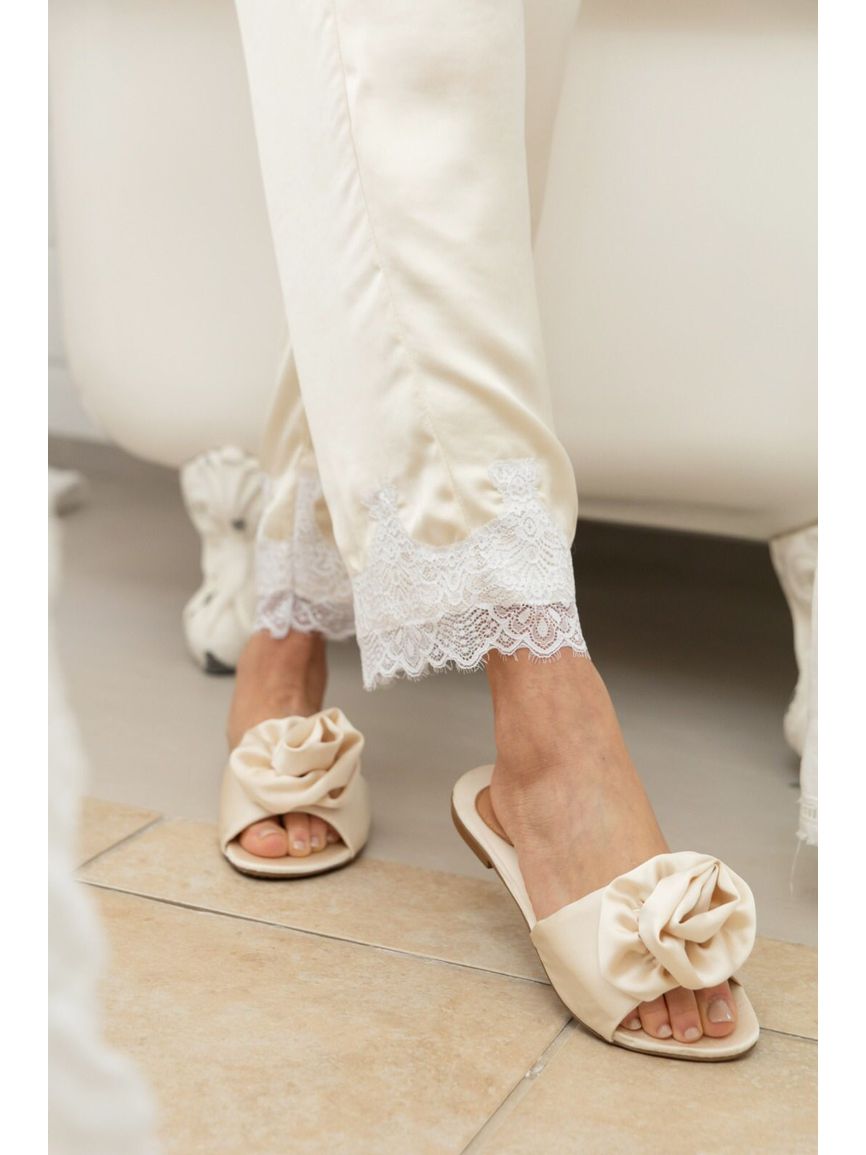 Chinelo Pantufa Flor Cetim - TUTTI AMI - Loja Oficial