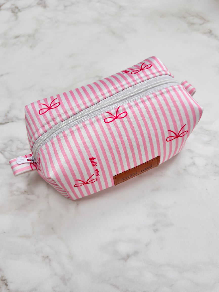 Necessaire Estampa Exclusiva  Laços Rosa - TUTTI AMI - Loja Oficial