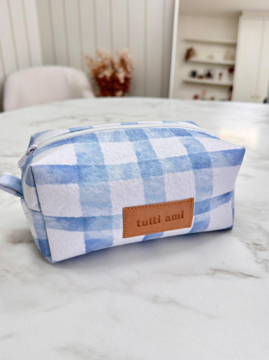 Necessaire Estampa Exclusiva Xadrez Azul - TUTTI AMI - Loja Oficial