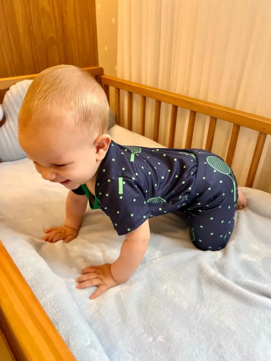 Pijama Body Bebê Curto Com Calça Tênis Poá Tênis - TUTTI AMI - Loja Oficial