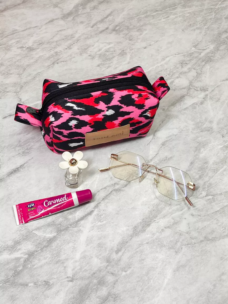 Mini Necessaire Estampa Exclusiva Animal Print Pink - TUTTI AMI - Loja Oficial