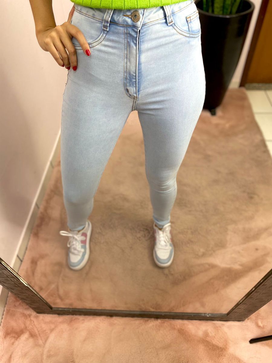 CALÇA SKINNY BÃSICA JEANS CLARO