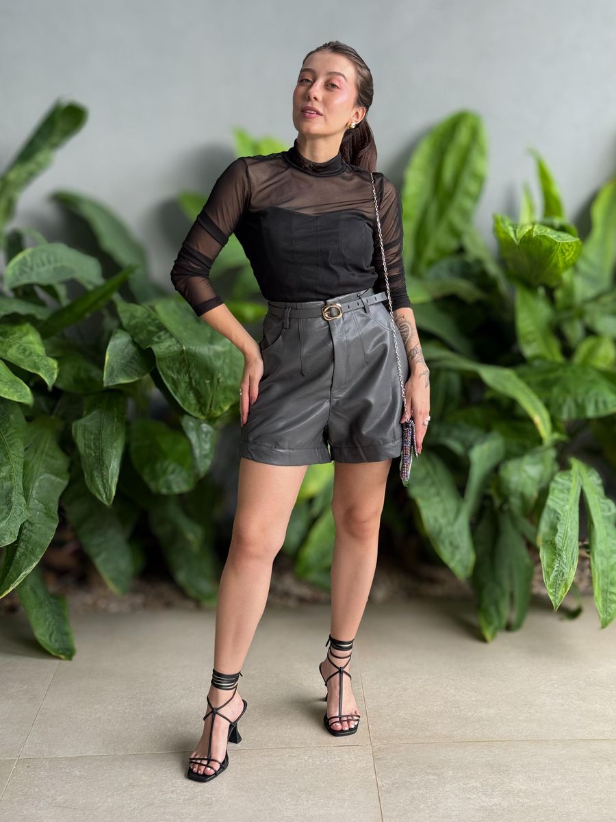 Shorts Couro Fake com Cinto CINZA CHUMBO