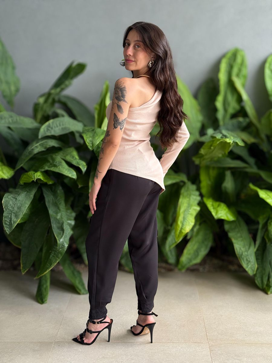 Blusa Nula Manga Assimétrica em Malha Ribana BEGE CLARO