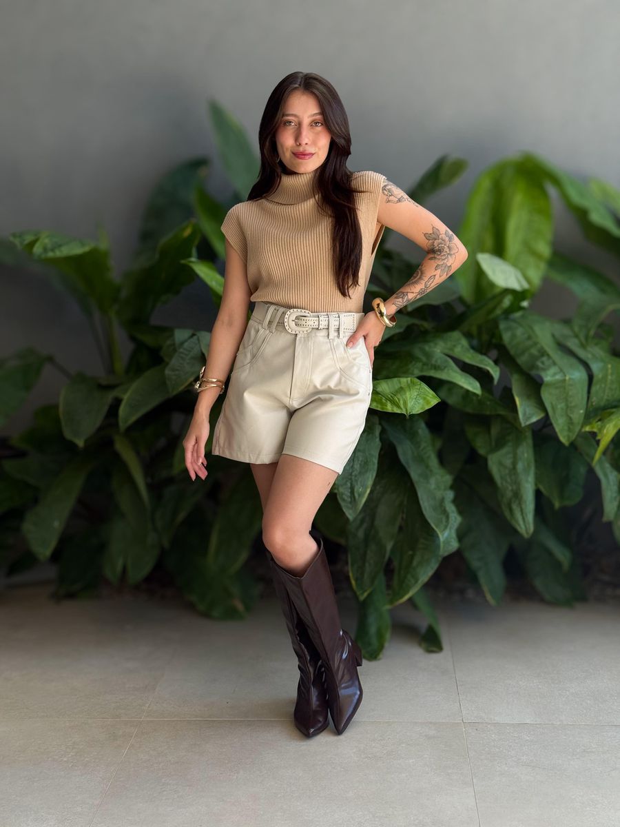 Shorts Carline Couro Fake com Cinto OFF WHITE