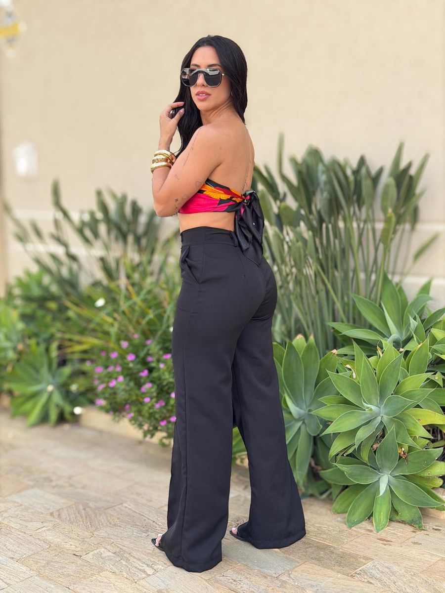 Lenço Estampado Floral Fundo Preto Com Vermelho