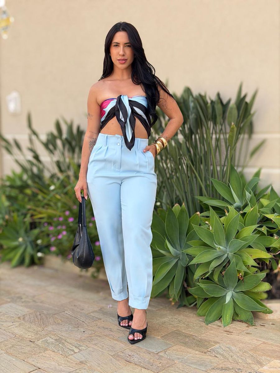 Lenço Estampado Floral Vermelho Azul Claro E Azul Escuro