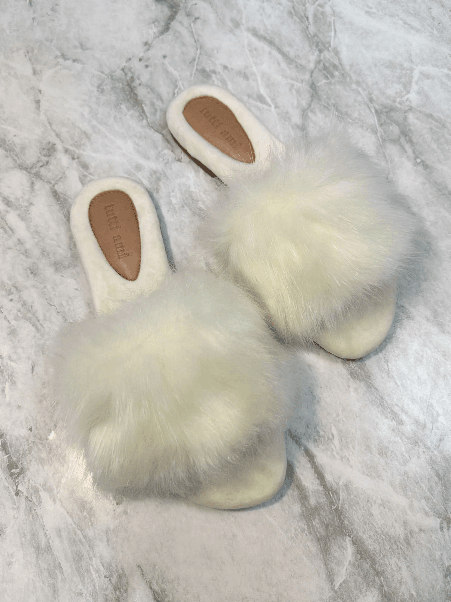 Chinelo Pantufa Plush Com Pelos Mari Off White