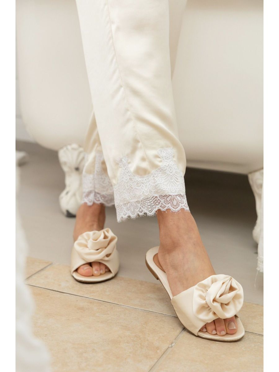 Chinelo Pantufa Flor Cetim