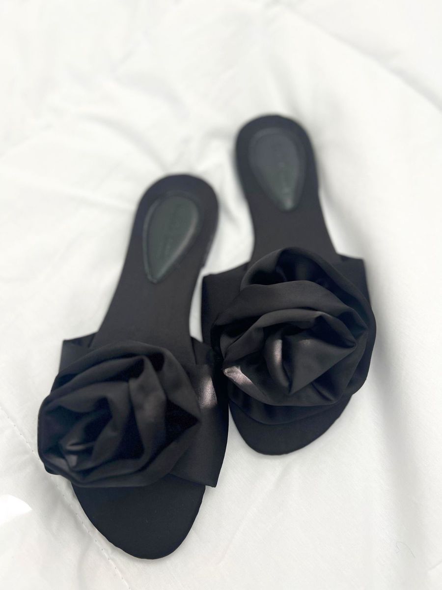 Chinelo Pantufa Flor Cetim Preto