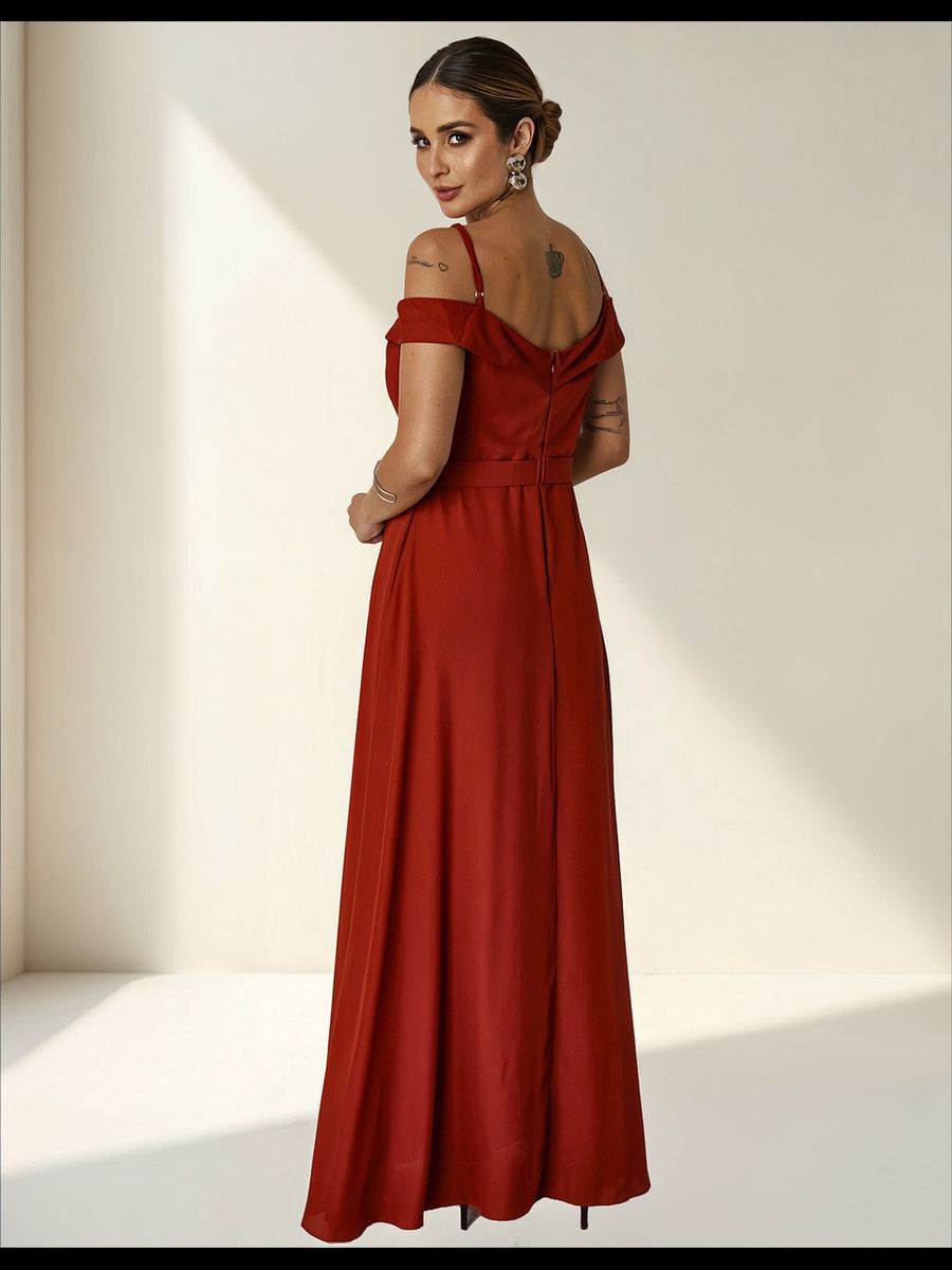 Vestido Longo Ombro A Ombro Em Chiffon – Elegância, Leveza E Sofisticação Terracota