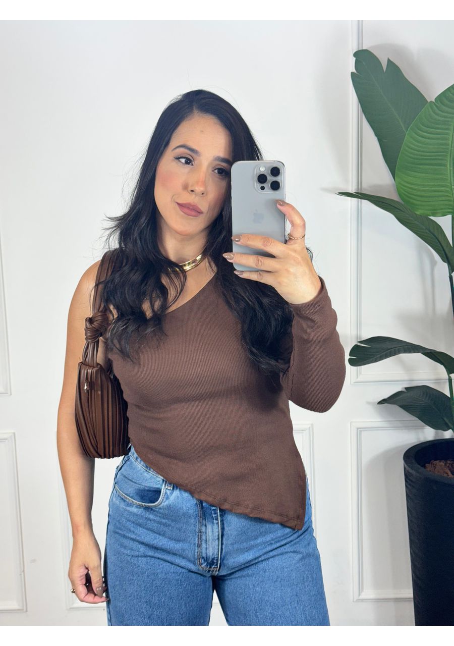Blusa Assimétrica Laís Marrom - 2024503 - Look de Luxo - Moda Feminina