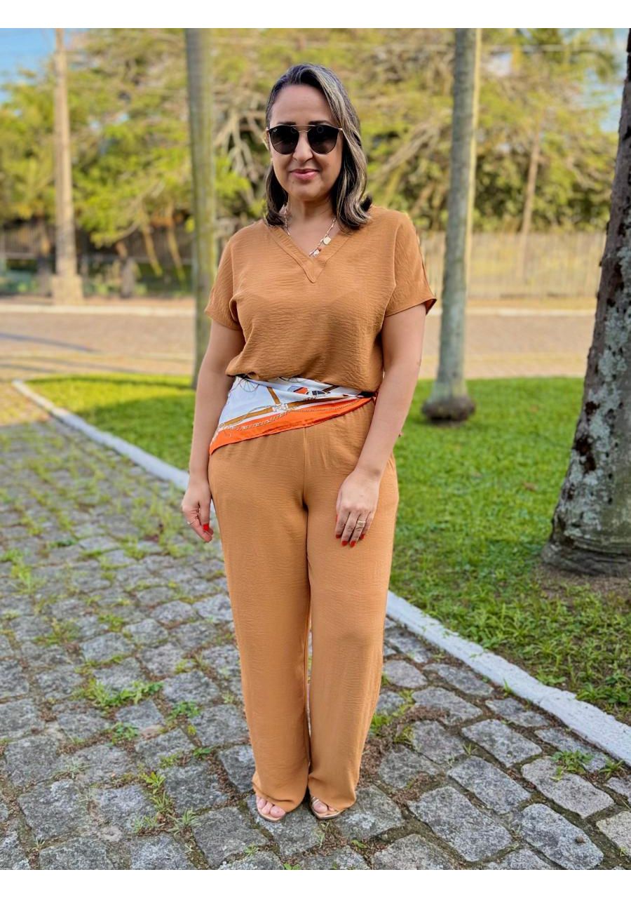 Blusa Crepe Gola V REF:710004 - 107604 - CARAMELO - MIX MODA