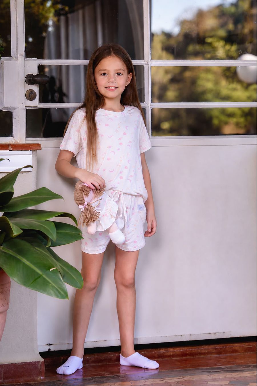 PIJAMA INFANTIL CURTO SHORT E BONECA BRILHA ESCURO