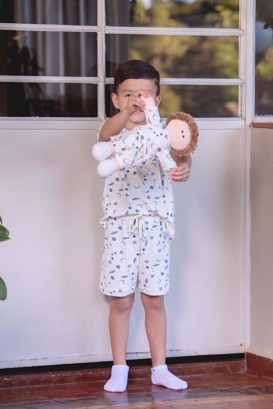 PIJAMA INFANTIL MASCULINO SHORT DOOL VISCOSE DE ALGODÃO COM BONECO BRILHA ESCURO