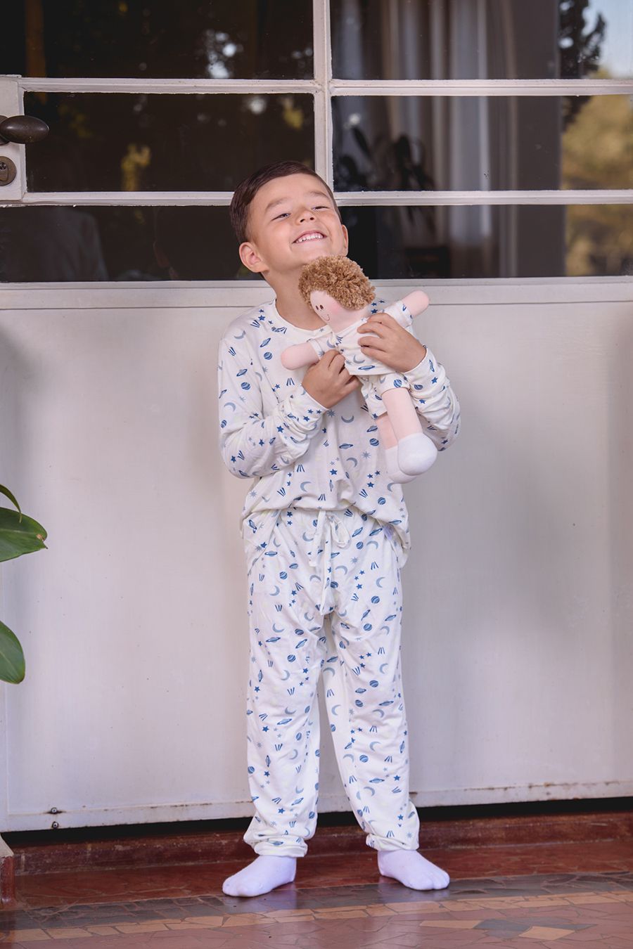 PIJAMA INFANTIL MASCULINO LONGO COM PUNHO COM BONECO BRILHA ESCURO