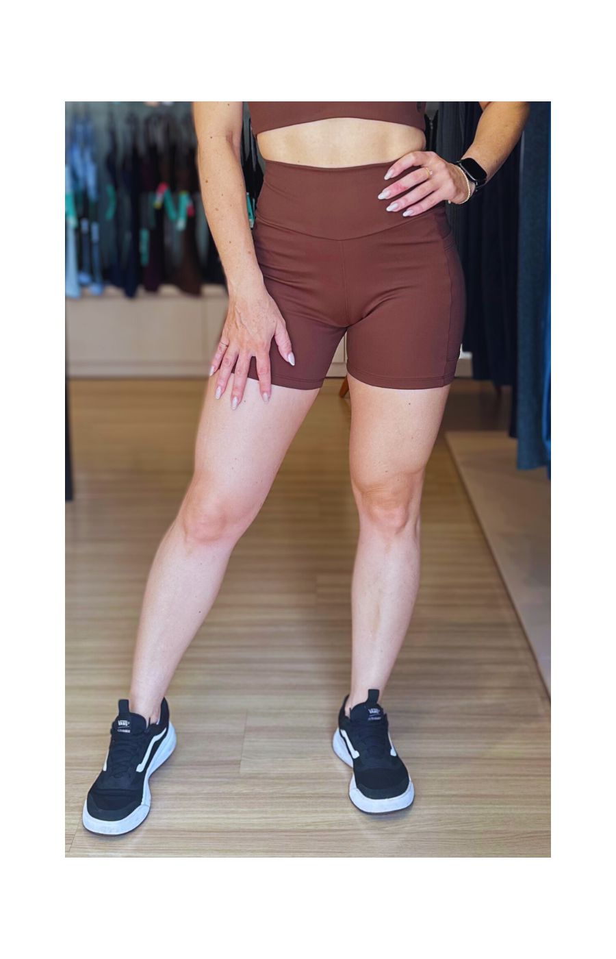 Shorts Confort Classic Marrom 