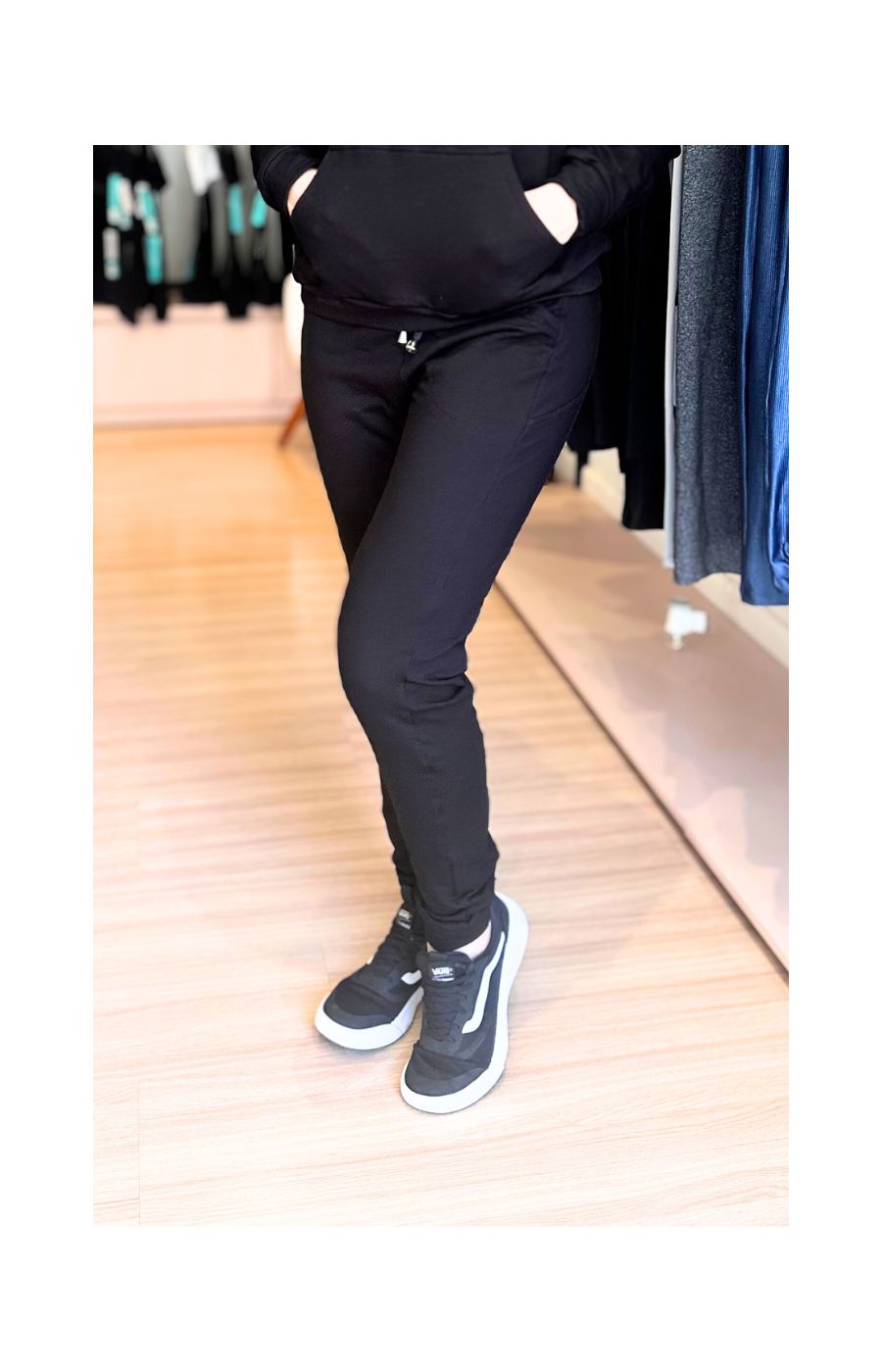 Calça Jogger Moletom Glow Preto