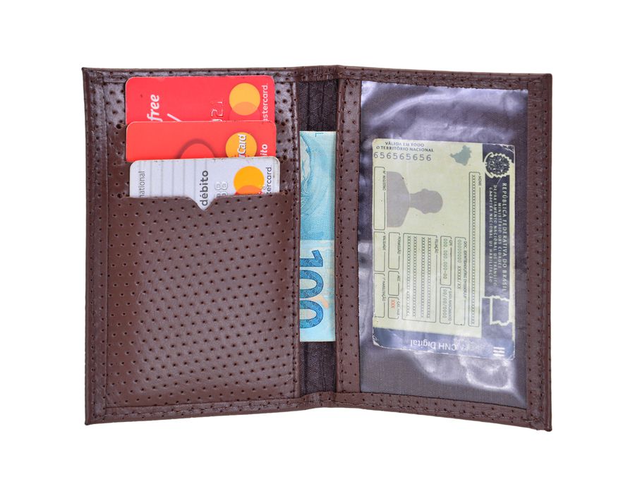 porta documento em couro marrom furadinho