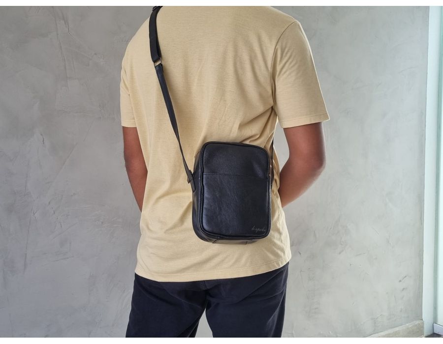 Bolsa UNISEX Shoulder Bag - Preta - COURO LEGÍTIMO