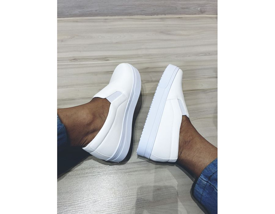 Tênis Slip On Detalhe Costura Matelassê Dk Shoes Branco