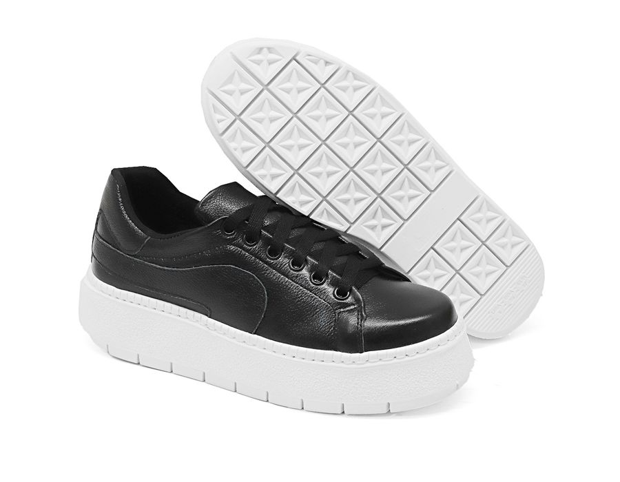 Tênis Feminino Solado Alto Cadarço em Couro Preto