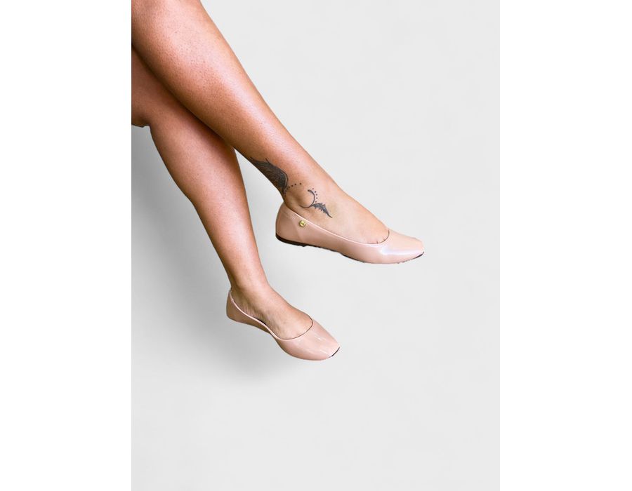 SAPATILHA LOURDES BEGE VERNIZ - 0004080047 - Morena Brasil Shoes