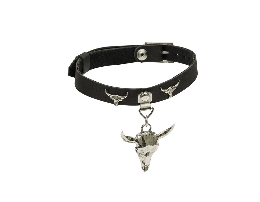 Choker Gargantilha com Pingente de Crânio Grande e Detalhes em Crânio Pequeno