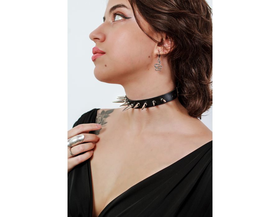 Choker Gargantilha com Spike Grandes e Médios 