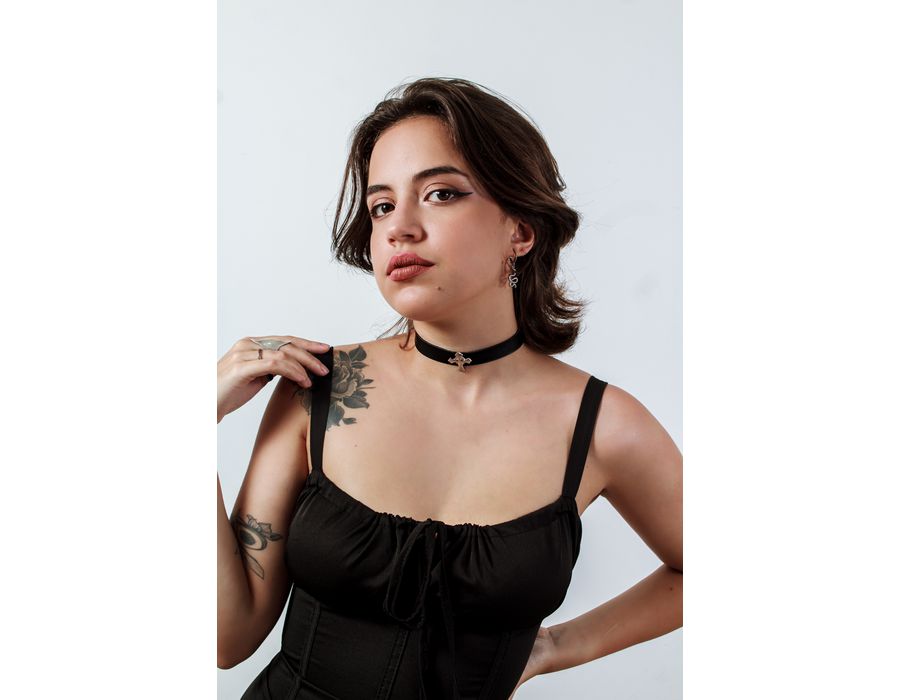 Choker Gargantilha com Pingente de Cruz Minimalista