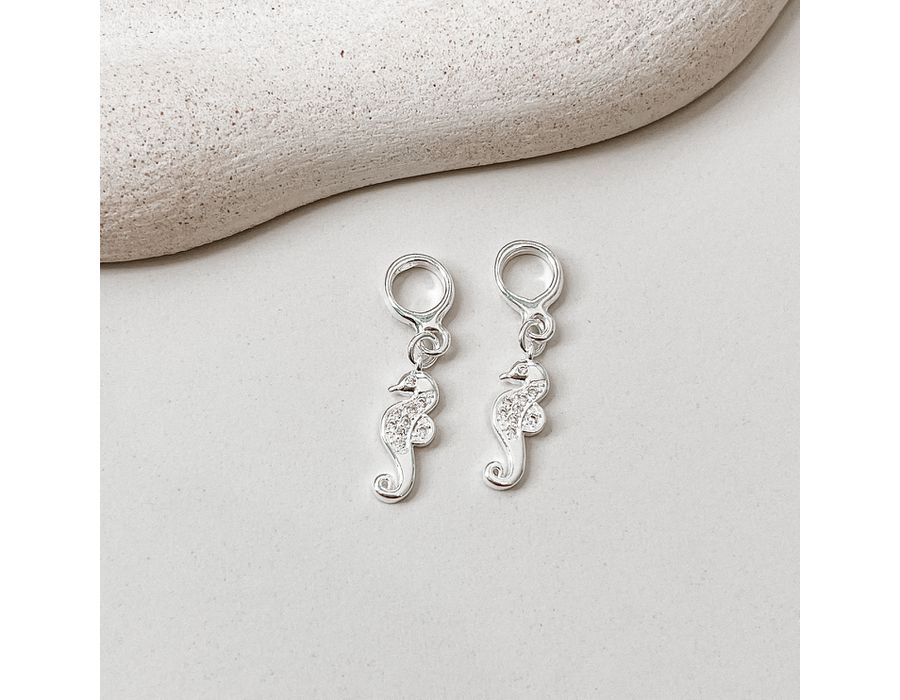 Berloque Cavalo Marinho Cravejado Cristal Prata 92... - MEDALS