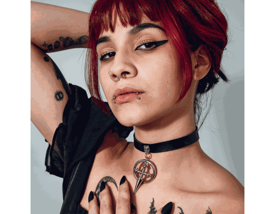 Choker Gargantilha com Pingente de Cruz e Argola