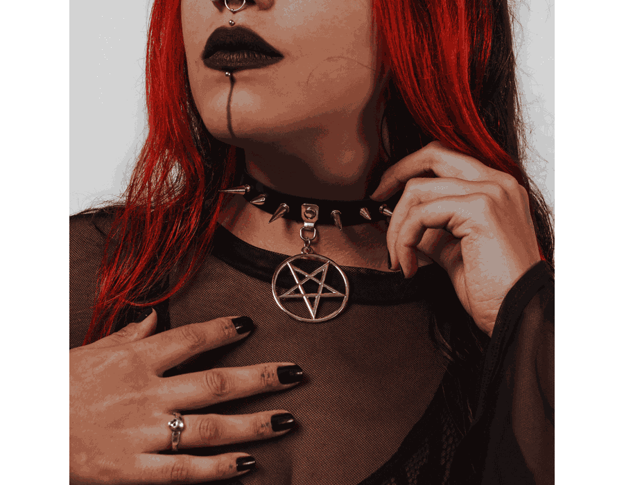 Choker Gargantilha com Pingente de Pentagrama e Spike 