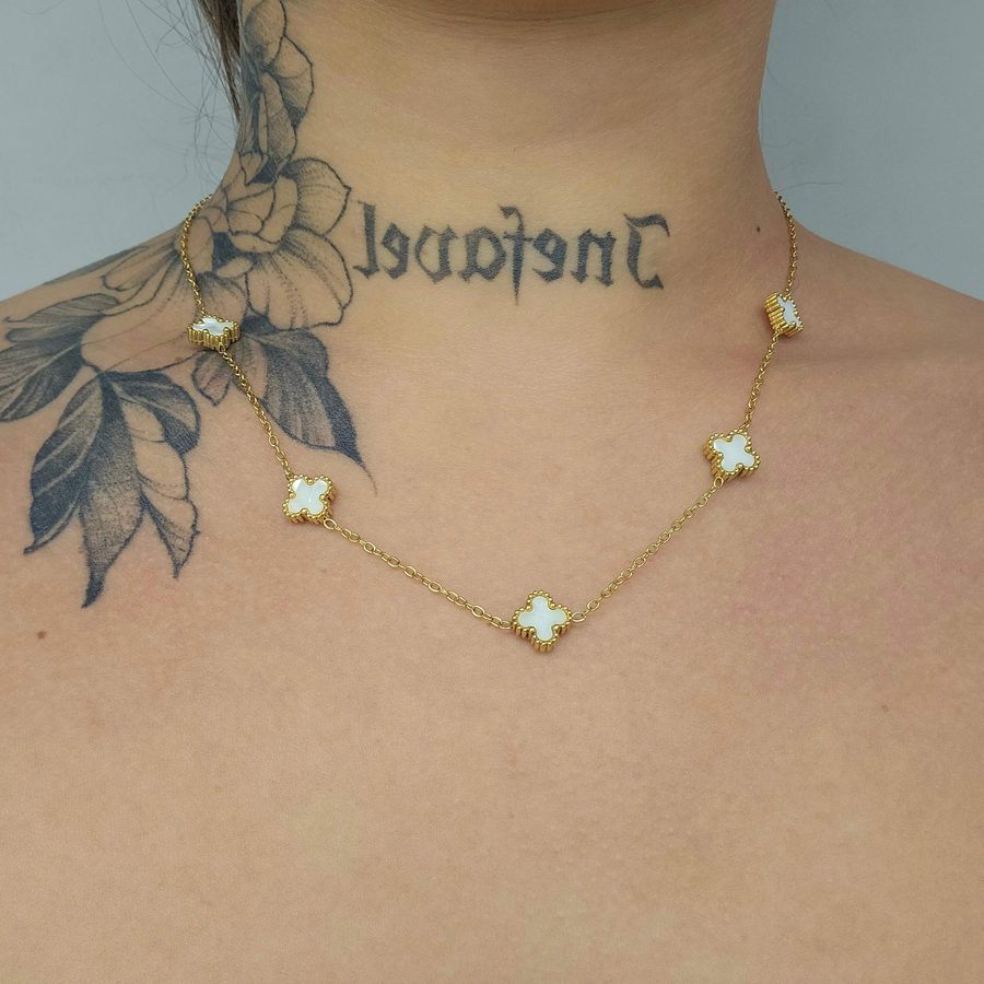 Colar Dourado Trevo Branco 