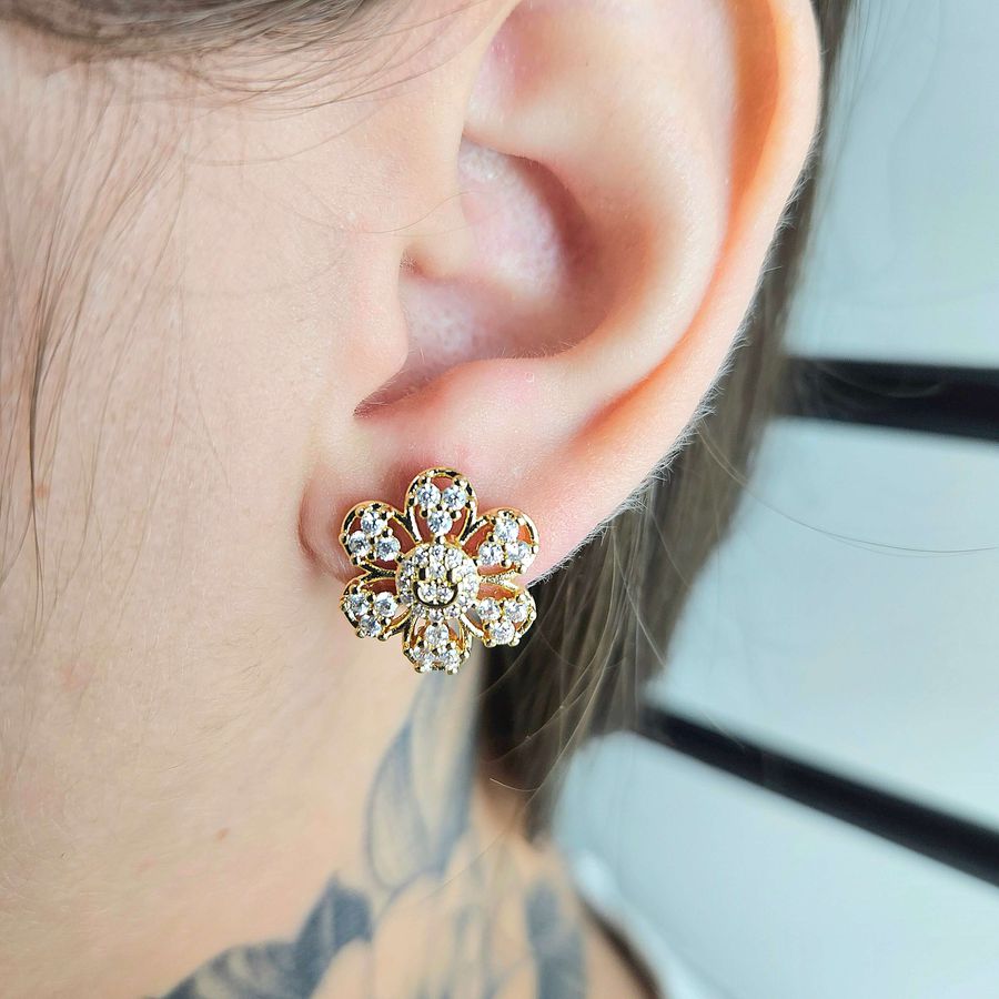 Brinco Com Zircônia Margarida Dourada 