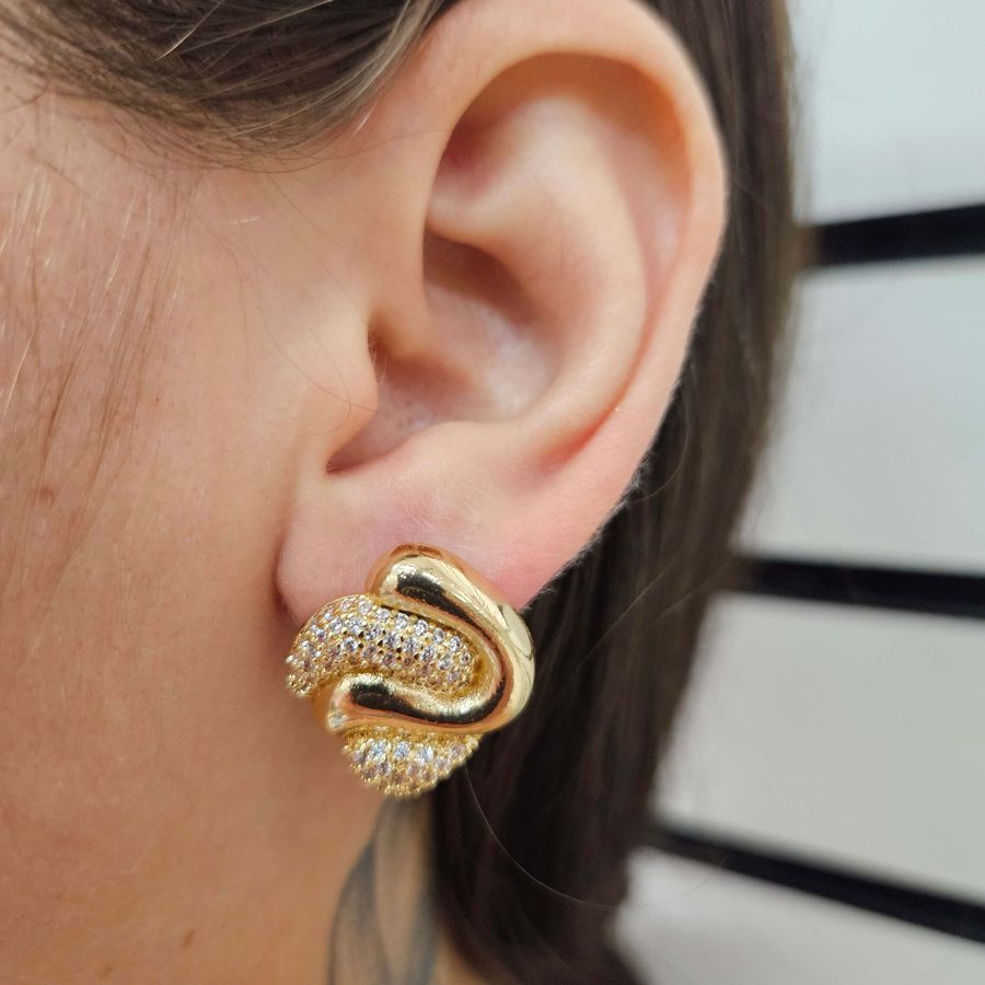 Brinco Com Zircônia Detalhado Dourado 