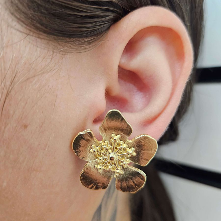 Brinco Folheado a Ouro 18K Flor 
