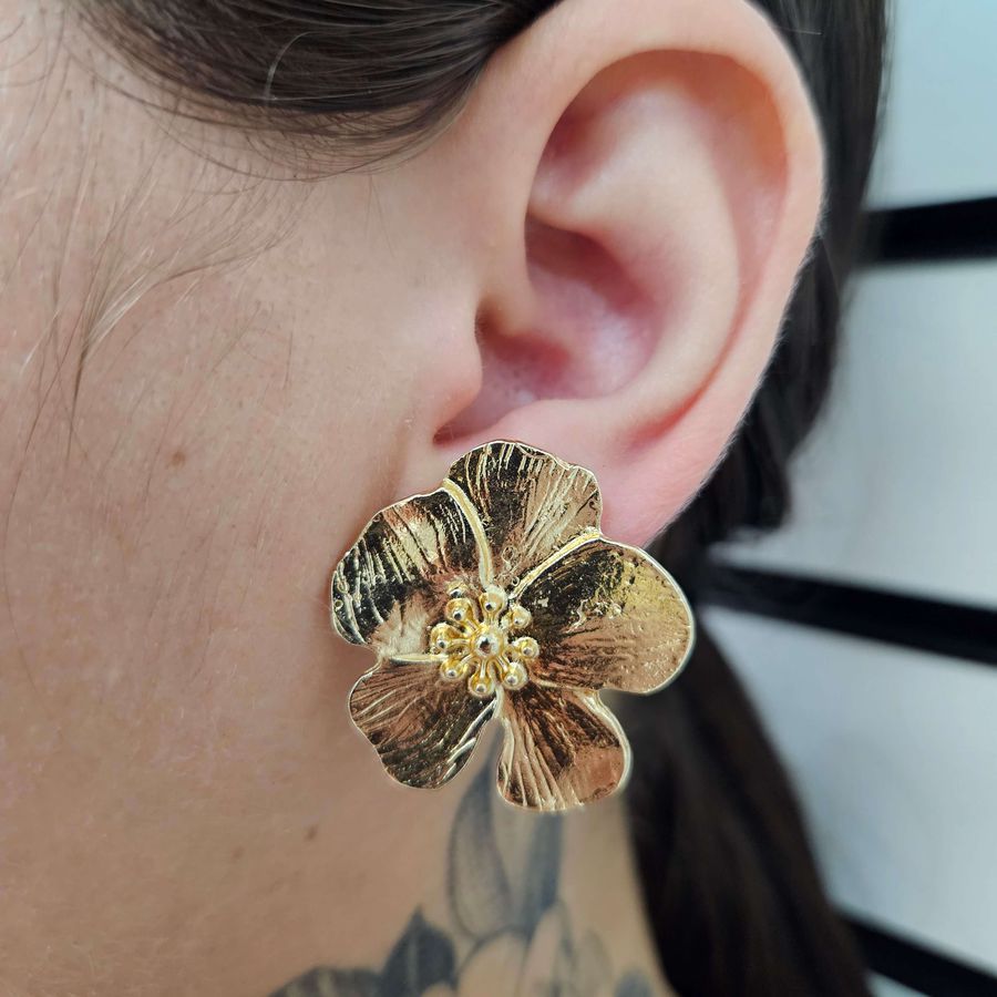 Brinco Folheado a Ouro 18K Flor 
