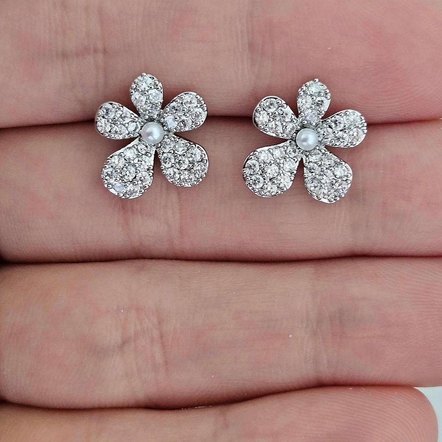 Brinco Com Zircônia Florzinha Prata 