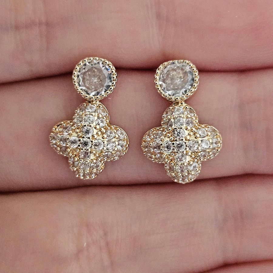 Brinco Com Zircônia Trevo Dourado 